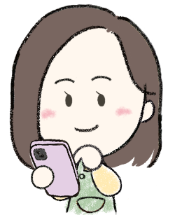 スマホを操作しているお母さん